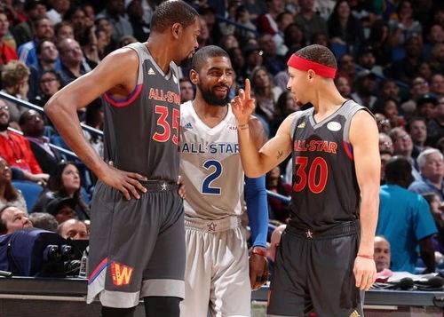 是沙特中场 是沙特中场