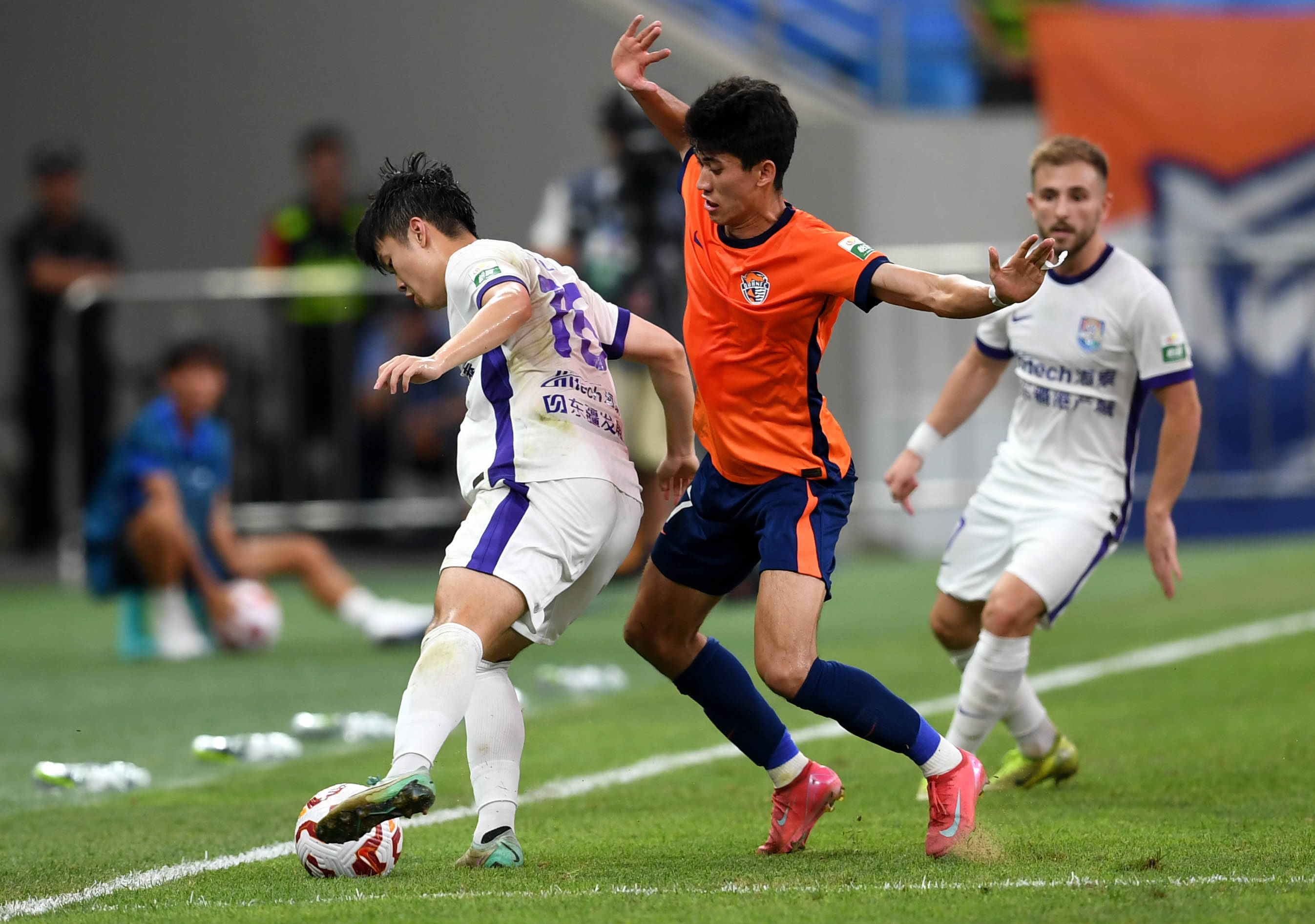 中场线保持 中场线保持